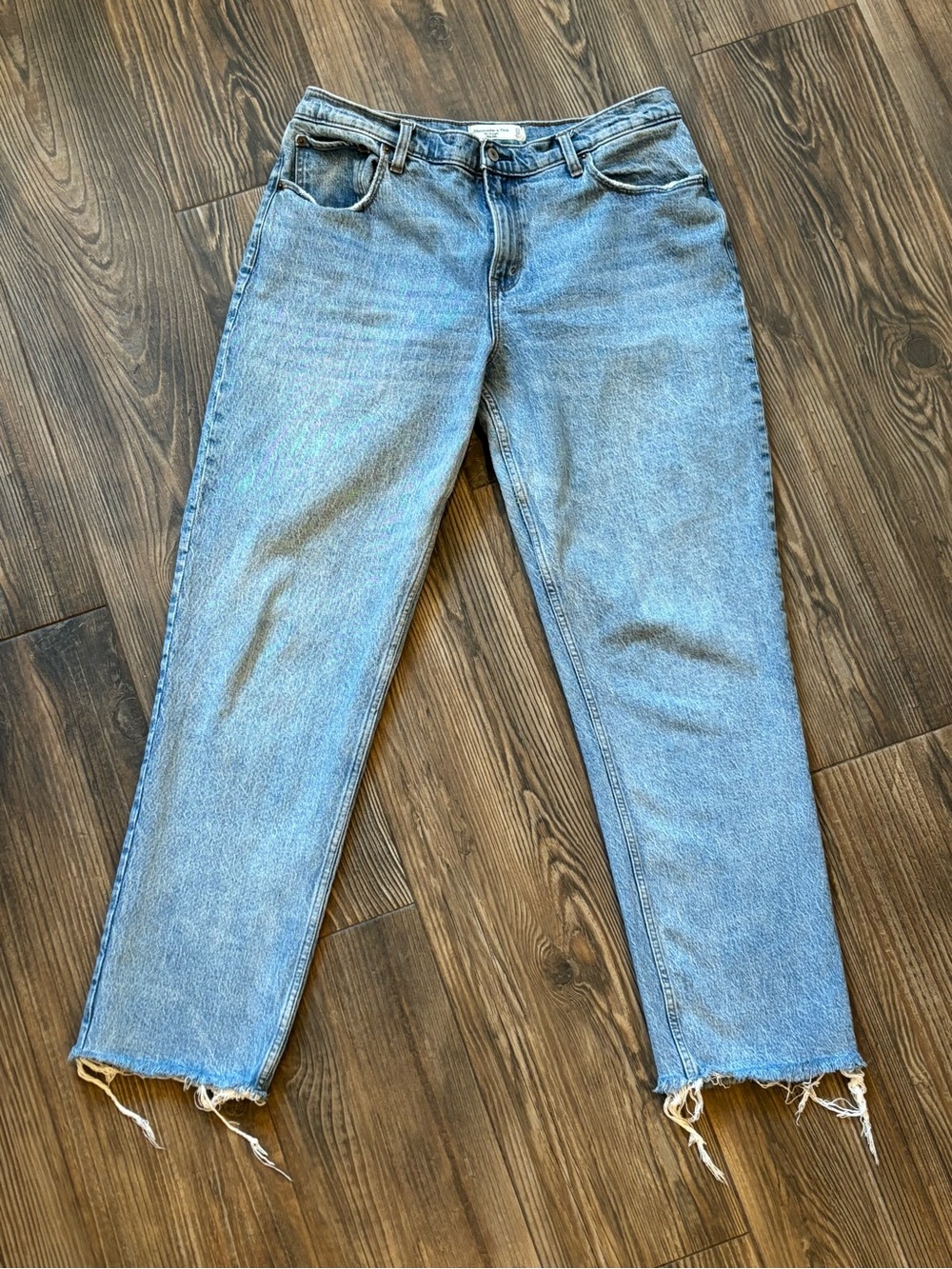 ABERCROMBIE & FITCH MID RISE STRAIGHT LEG CURVE LOVE JEANS